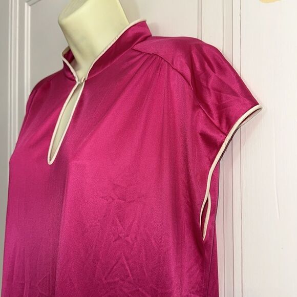 Vintage Vanity Fair Asian inspired magenta pink sleeveless long nylon nightgown - Picture 3 of 8